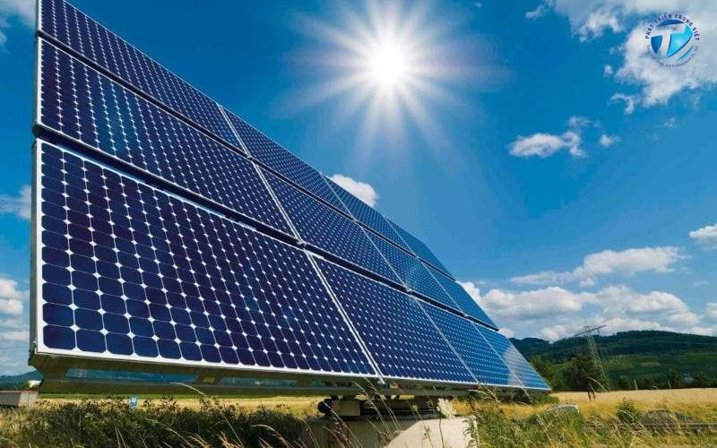 Tấm pin năng lượng mặt trời dùng để sản xuất điện